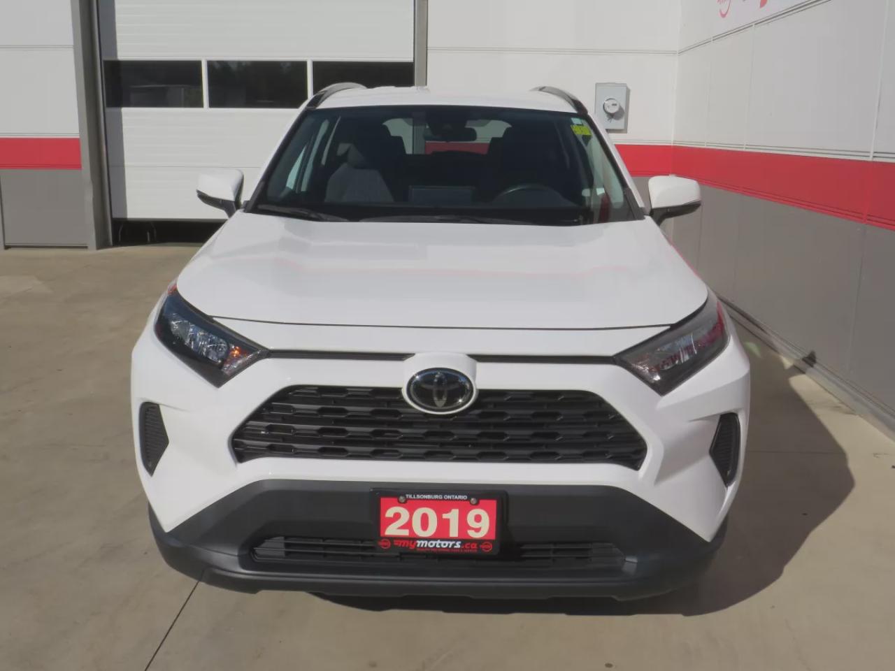 2019 Toyota RAV4 LE (**CLEAN TITLE/NO ACCIDENTS**SAFETY/CERTIFIED!!**ALLOY RIMS**REVERSE CAMERA**HEATED SEATS**CRUISE CONTROL**LANE ASSIST**ECO/NORMAL/SPORT MODE**ELECTRIC PARKING BRAKE**USB/AUX**POWER DOORS**POWER WINDOWS**) Photo