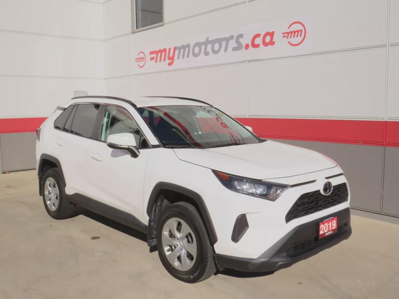 2019 Toyota RAV4 LE (**CLEAN TITLE/NO ACCIDENTS**SAFETY/CERTIFIED!!**ALLOY RIMS**REVERSE CAMERA**HEATED SEATS**CRUISE CONTROL**LANE ASSIST**ECO/NORMAL/SPORT MODE**ELECTRIC PARKING BRAKE**USB/AUX**POWER DOORS**POWER WINDOWS**) Photo