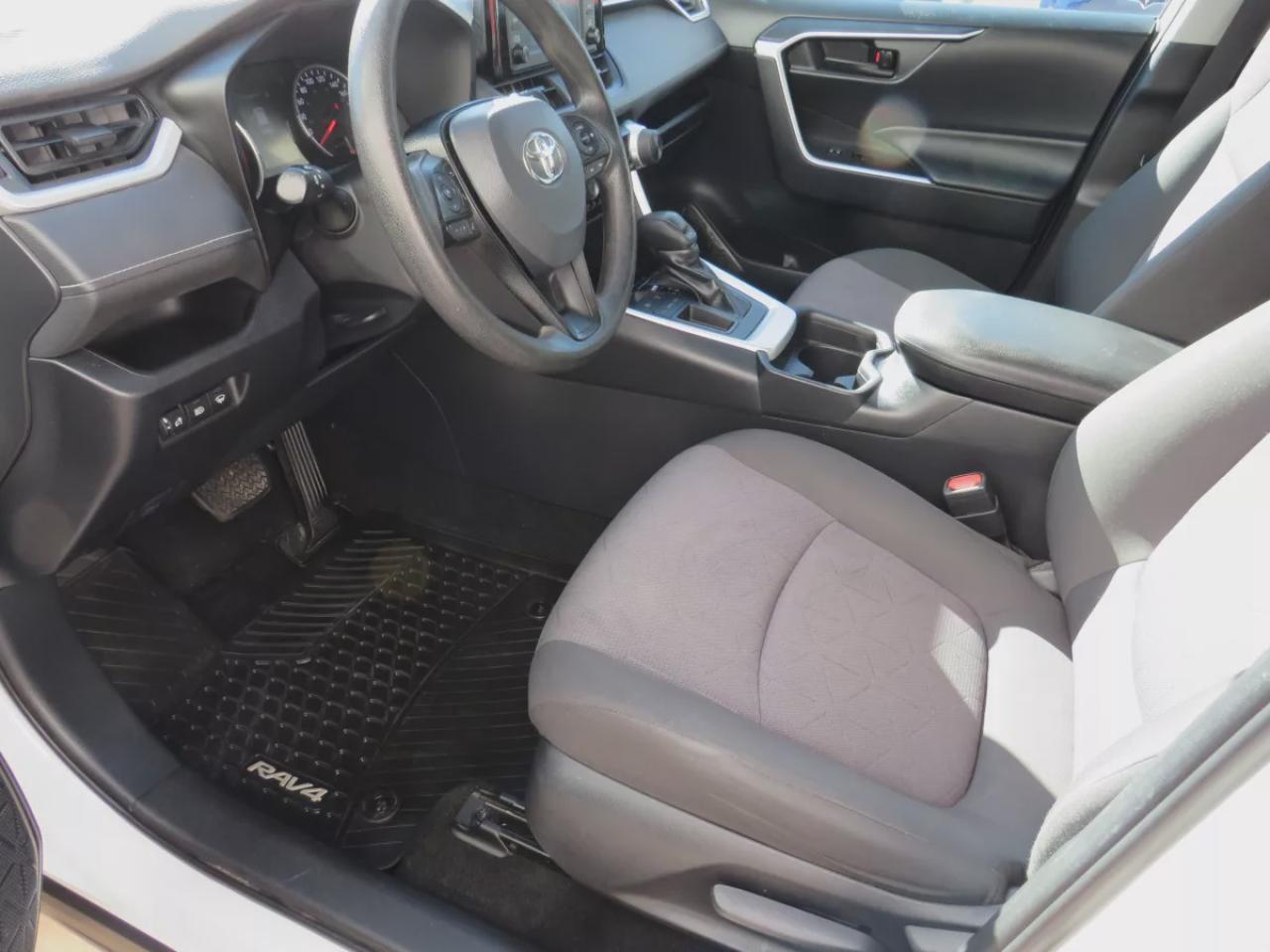 2019 Toyota RAV4 LE (**CLEAN TITLE/NO ACCIDENTS**SAFETY/CERTIFIED!!**ALLOY RIMS**REVERSE CAMERA**HEATED SEATS**CRUISE CONTROL**LANE ASSIST**ECO/NORMAL/SPORT MODE**ELECTRIC PARKING BRAKE**USB/AUX**POWER DOORS**POWER WINDOWS**) Photo