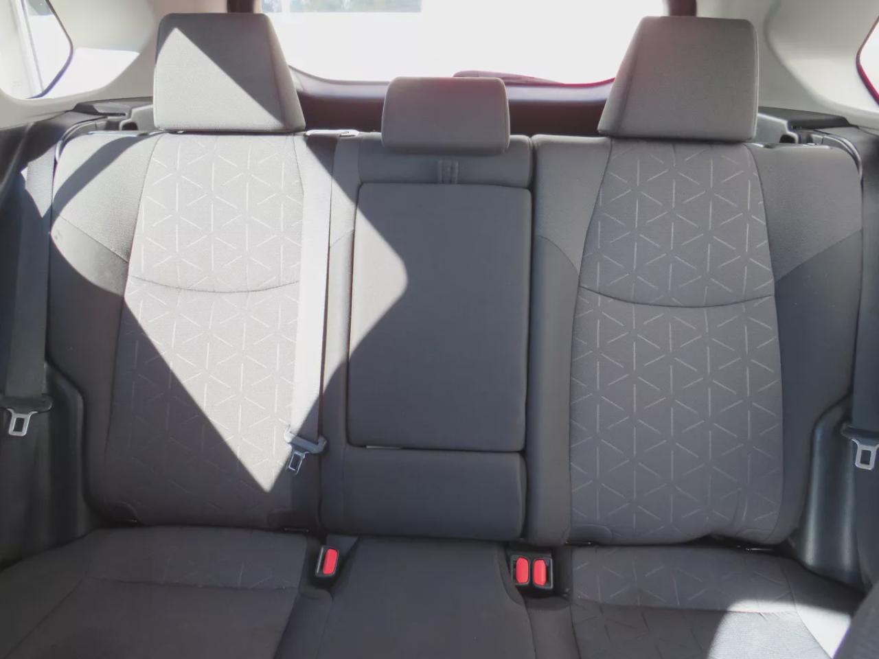 2019 Toyota RAV4 LE (**CLEAN TITLE/NO ACCIDENTS**SAFETY/CERTIFIED!!**ALLOY RIMS**REVERSE CAMERA**HEATED SEATS**CRUISE CONTROL**LANE ASSIST**ECO/NORMAL/SPORT MODE**ELECTRIC PARKING BRAKE**USB/AUX**POWER DOORS**POWER WINDOWS**) Photo