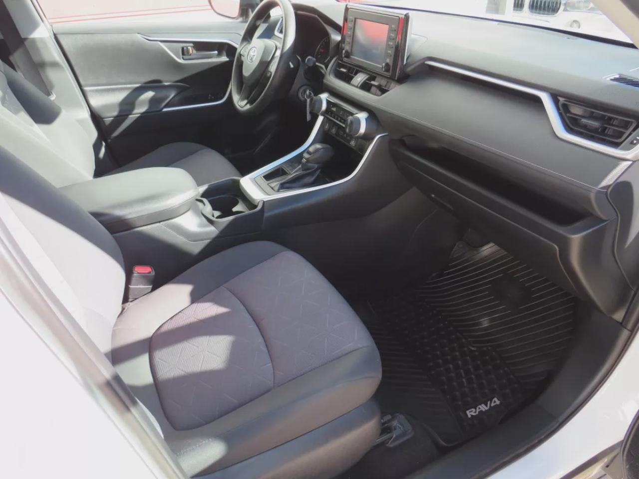 2019 Toyota RAV4 LE (**CLEAN TITLE/NO ACCIDENTS**SAFETY/CERTIFIED!!**ALLOY RIMS**REVERSE CAMERA**HEATED SEATS**CRUISE CONTROL**LANE ASSIST**ECO/NORMAL/SPORT MODE**ELECTRIC PARKING BRAKE**USB/AUX**POWER DOORS**POWER WINDOWS**) Photo