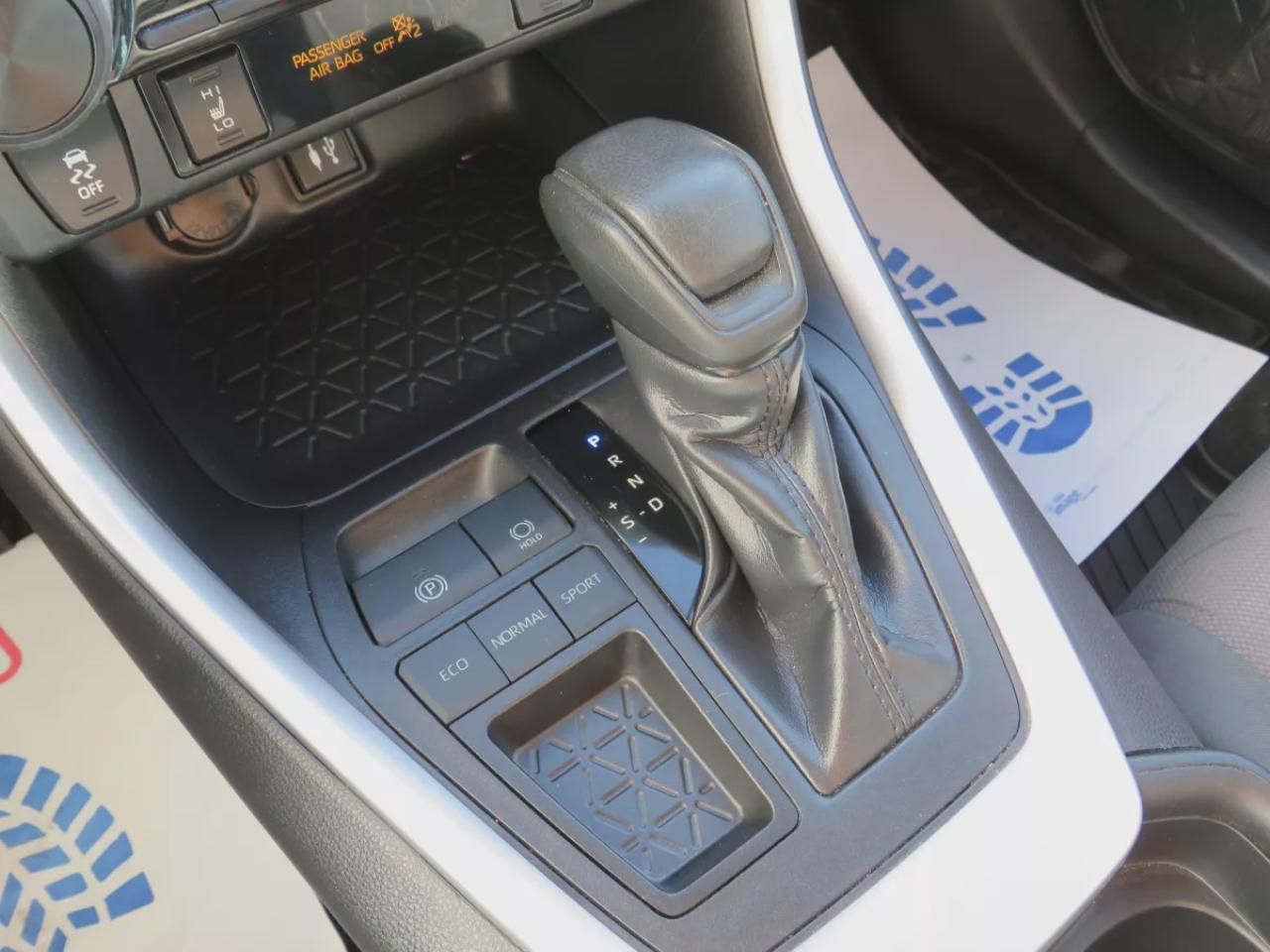 2019 Toyota RAV4 LE (**CLEAN TITLE/NO ACCIDENTS**SAFETY/CERTIFIED!!**ALLOY RIMS**REVERSE CAMERA**HEATED SEATS**CRUISE CONTROL**LANE ASSIST**ECO/NORMAL/SPORT MODE**ELECTRIC PARKING BRAKE**USB/AUX**POWER DOORS**POWER WINDOWS**) Photo