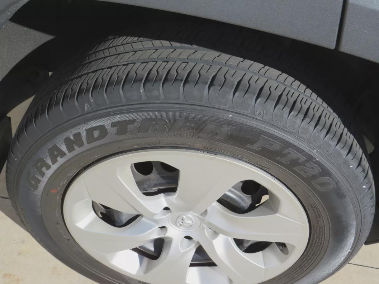 2019 Toyota RAV4 LE (**CLEAN TITLE/NO ACCIDENTS**SAFETY/CERTIFIED!!**ALLOY RIMS**REVERSE CAMERA**HEATED SEATS**CRUISE CONTROL**LANE ASSIST**ECO/NORMAL/SPORT MODE**ELECTRIC PARKING BRAKE**USB/AUX**POWER DOORS**POWER WINDOWS**) Photo