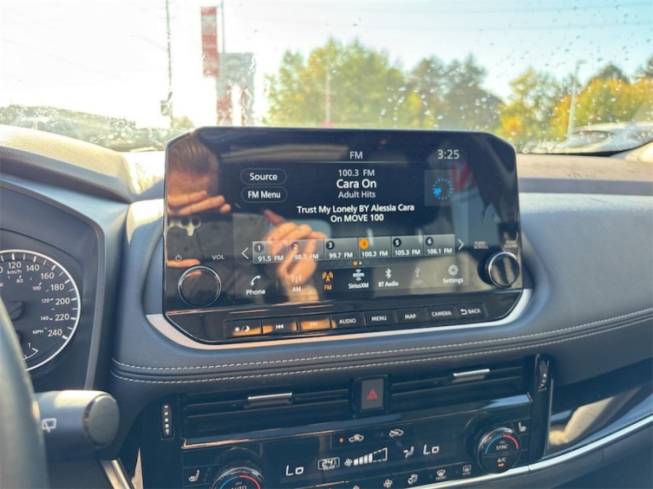 2022 Nissan Rogue SL  - Moonroof -  Leather Seats Photo