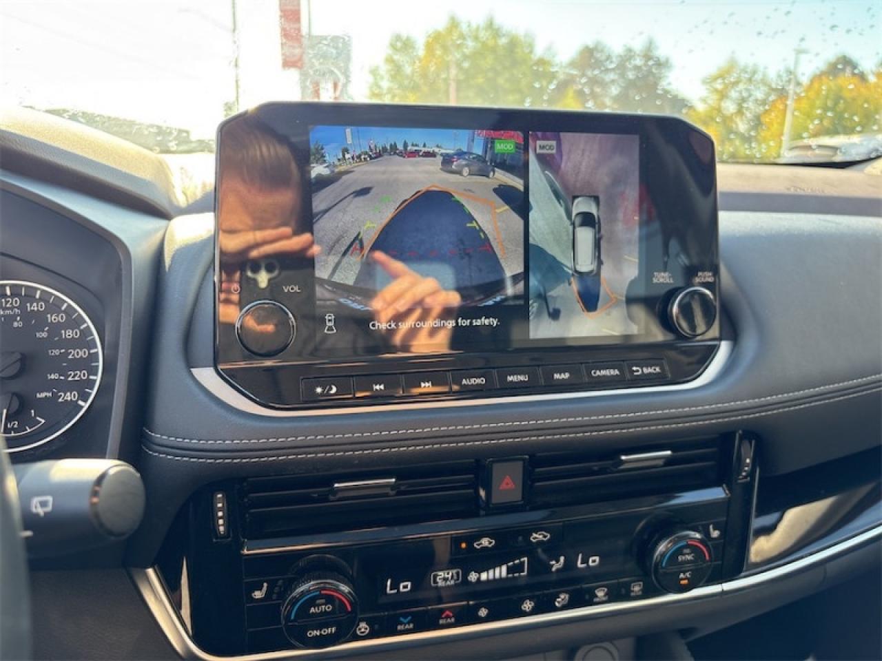 2022 Nissan Rogue SL  - Moonroof -  Leather Seats Photo