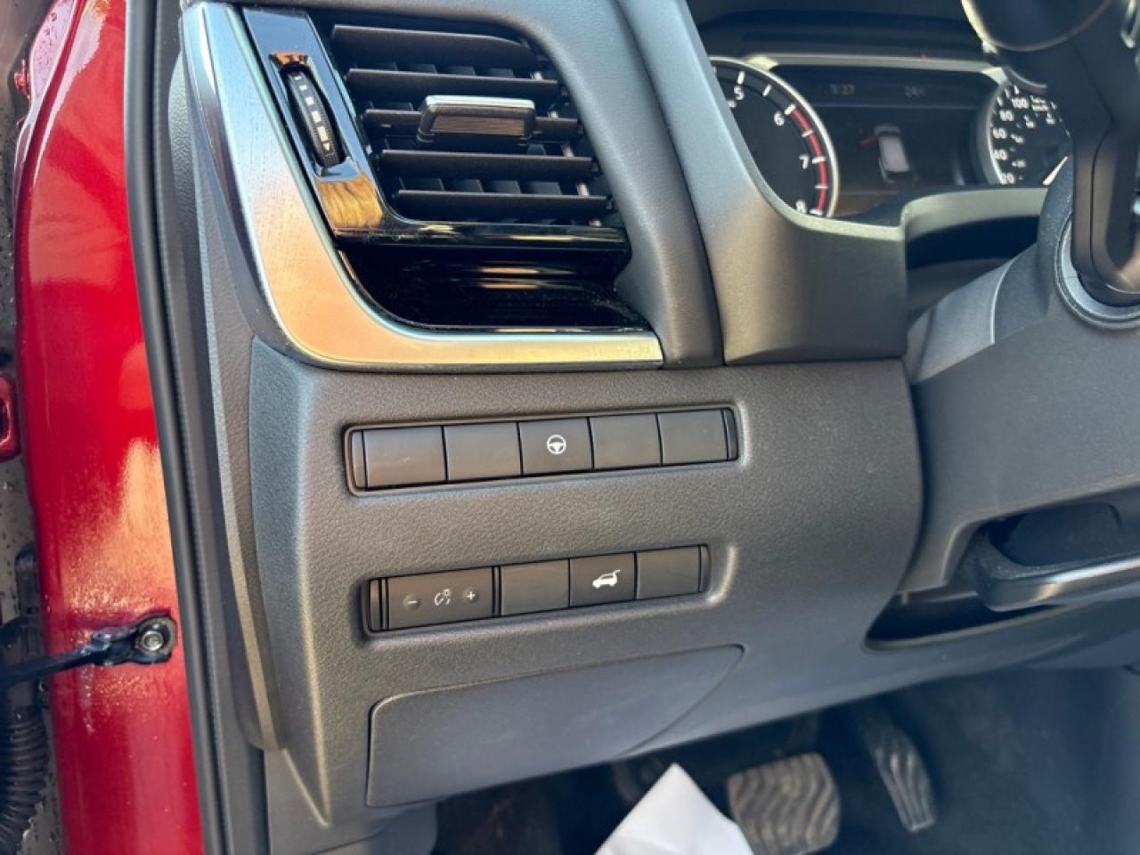 2022 Nissan Rogue SL  - Moonroof -  Leather Seats Photo
