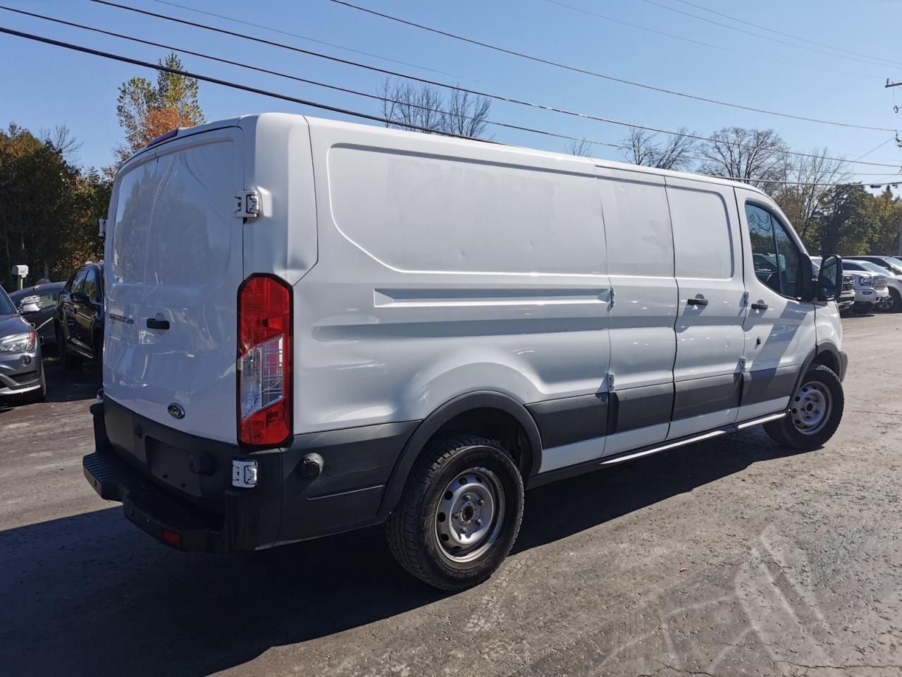2017 Ford Transit 250 Van Low Roof 60/40 Pass. 148-in. WB Photo4