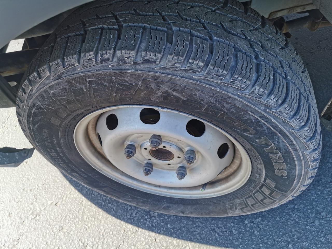2017 Ford Transit 250 Van Low Roof 60/40 Pass. 148-in. WB - Photo #9