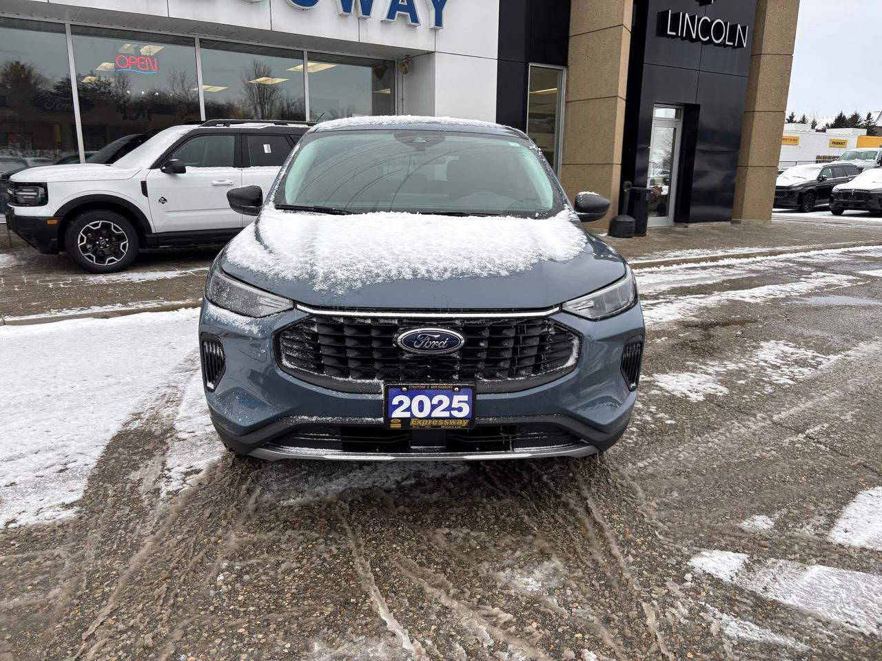 2025 Ford Escape PREVIOUS DEMO! LIKE NEW! ACTIVE AWD! TECH PACKAGE! Photo