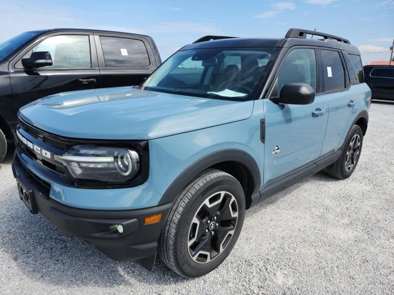 Used 2023 Ford Bronco Sport Outer Banks Two Tone 4WD | Heated Seats + Heated Steering | Remote Start | Reverse Cam | and More ! for sale in Guelph, ON