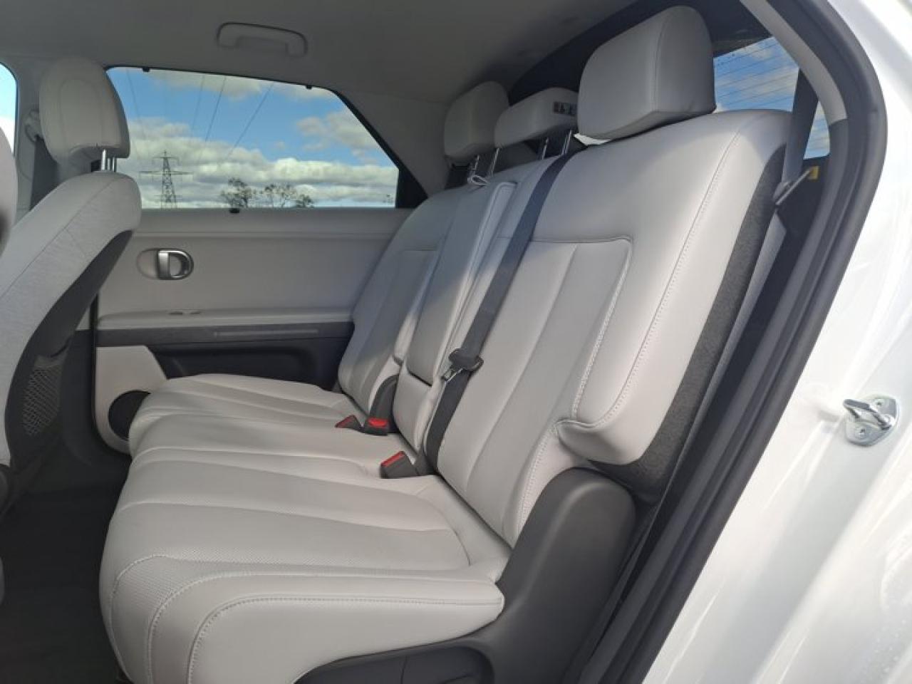 2023 Hyundai IONIQ 5 Preferred Luxury AWD | Long Range | Leather | 360 Camera | HUD | Bose | Cooled Seats and More ! Photo