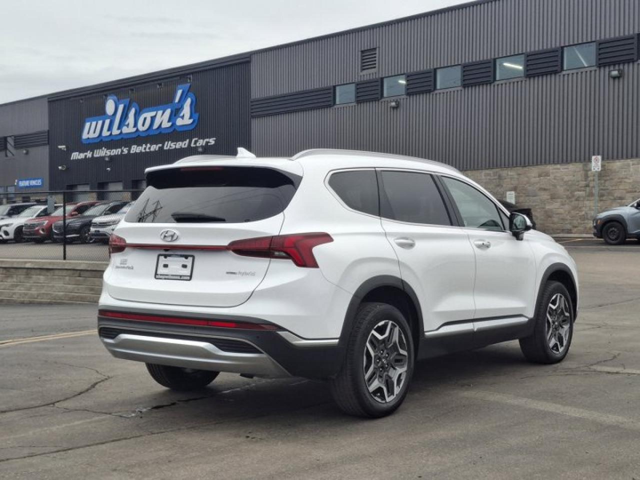 2021 Hyundai Santa Fe Hybrid Luxury AWD | Leather | Pano Roof | Cooled + Heated Seats | Heated Wheel | CarPlay + Android & More ! Photo4