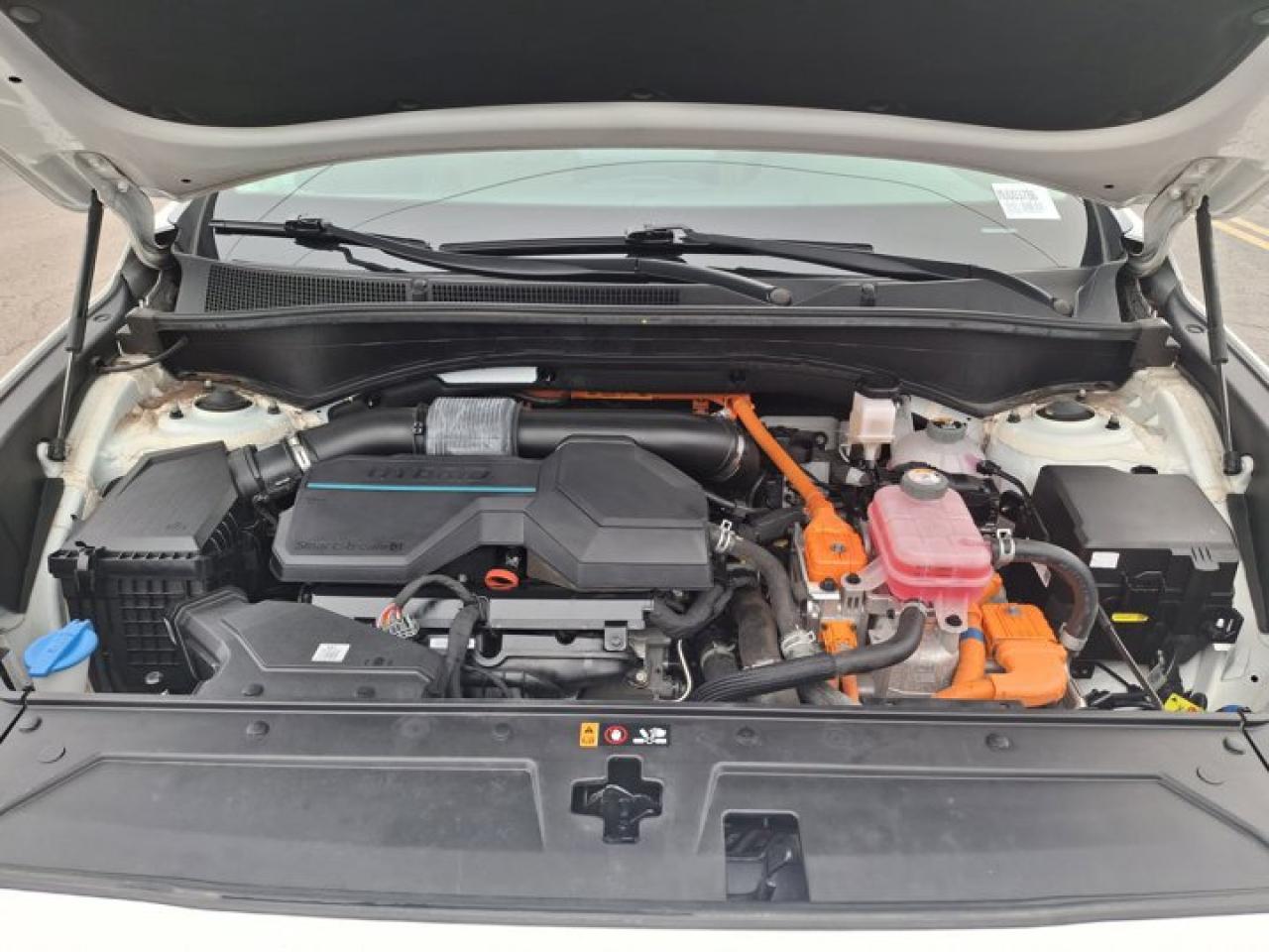 2021 Hyundai Santa Fe Hybrid Luxury AWD | Leather | Pano Roof | Cooled + Heated Seats | Heated Wheel | CarPlay + Android & More ! Photo