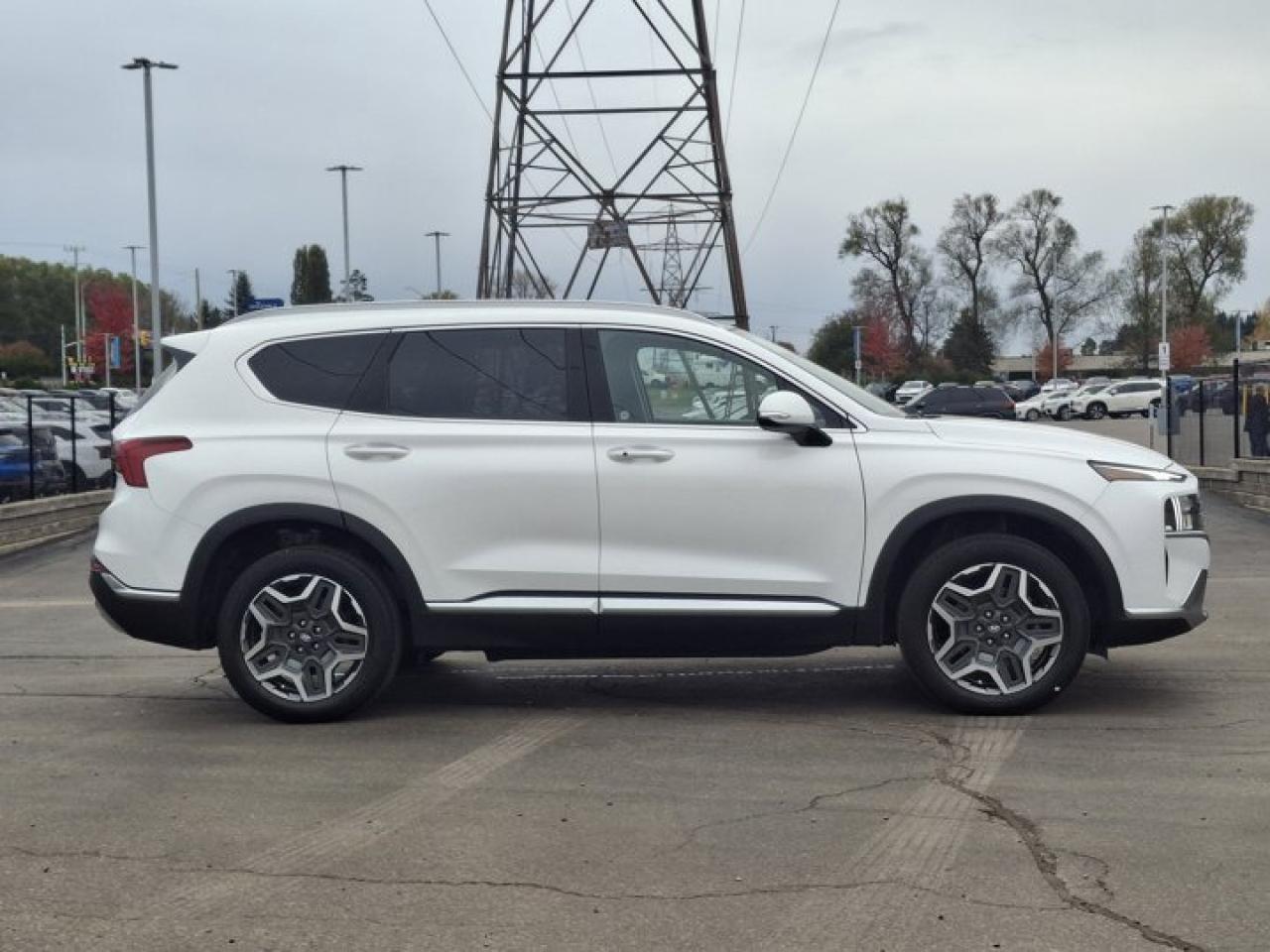 2021 Hyundai Santa Fe Hybrid Luxury AWD | Leather | Pano Roof | Cooled + Heated Seats | Heated Wheel | CarPlay + Android & More ! Photo