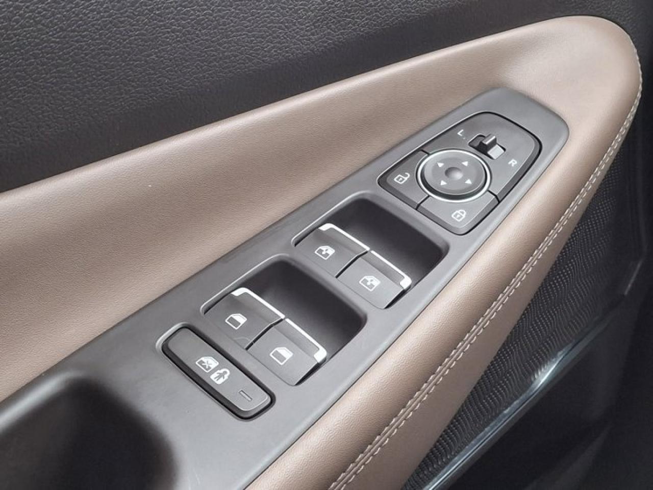 2021 Hyundai Santa Fe Hybrid Luxury AWD | Leather | Pano Roof | Cooled + Heated Seats | Heated Wheel | CarPlay + Android & More ! Photo