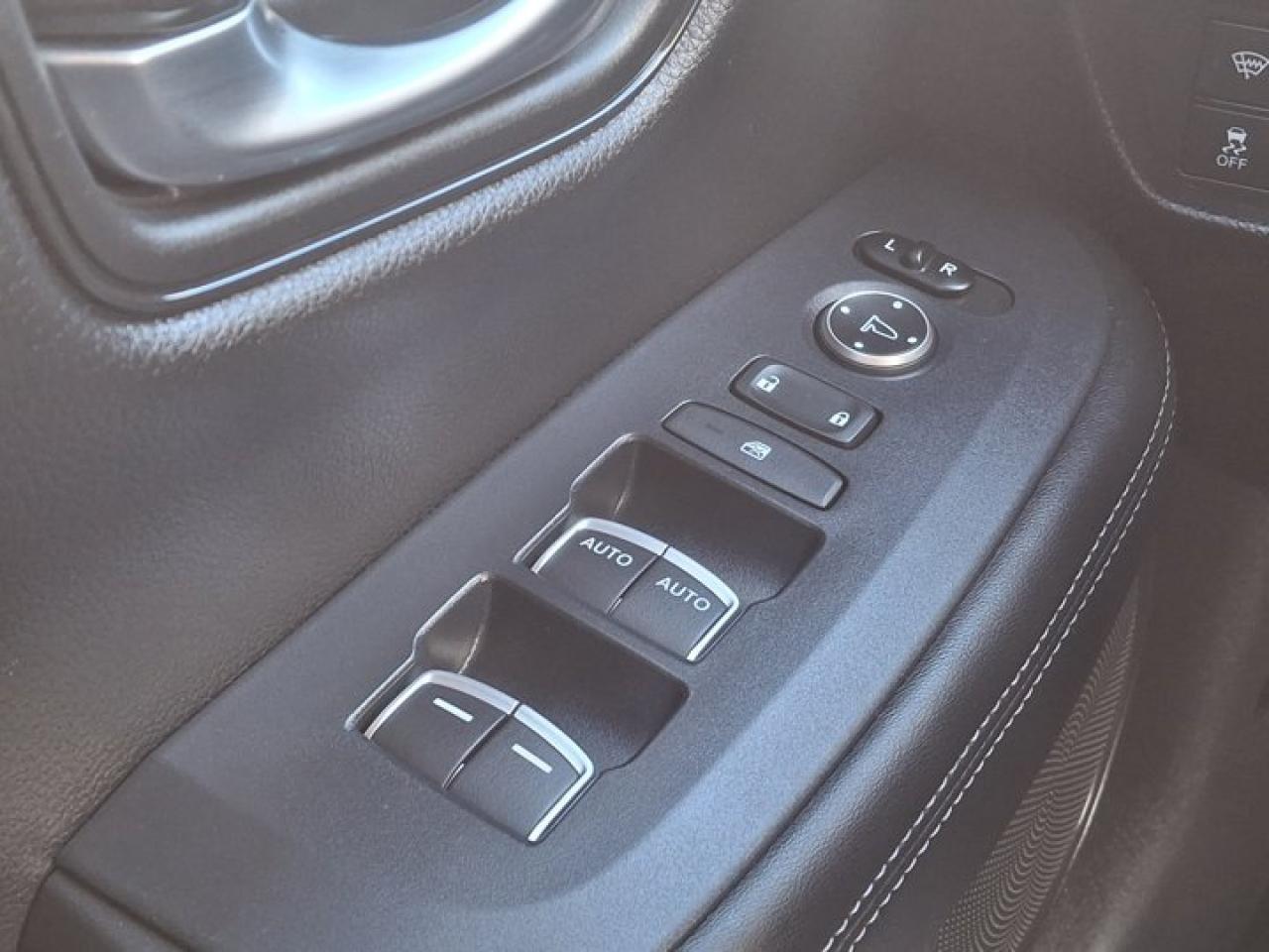 2023 Honda HR-V EX-L AWD | Leather | Sunroof | Nav | Adaptive Cruise | Heated Seats | CarPlay + Android and More ! Photo