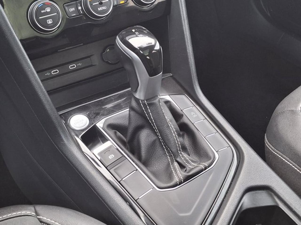 2024 Volkswagen Taos Comfortline | Panoramic Sunroof | Adaptive Cruise | Heated Wheel + Seats | CarPlay + Android | Powe Photo