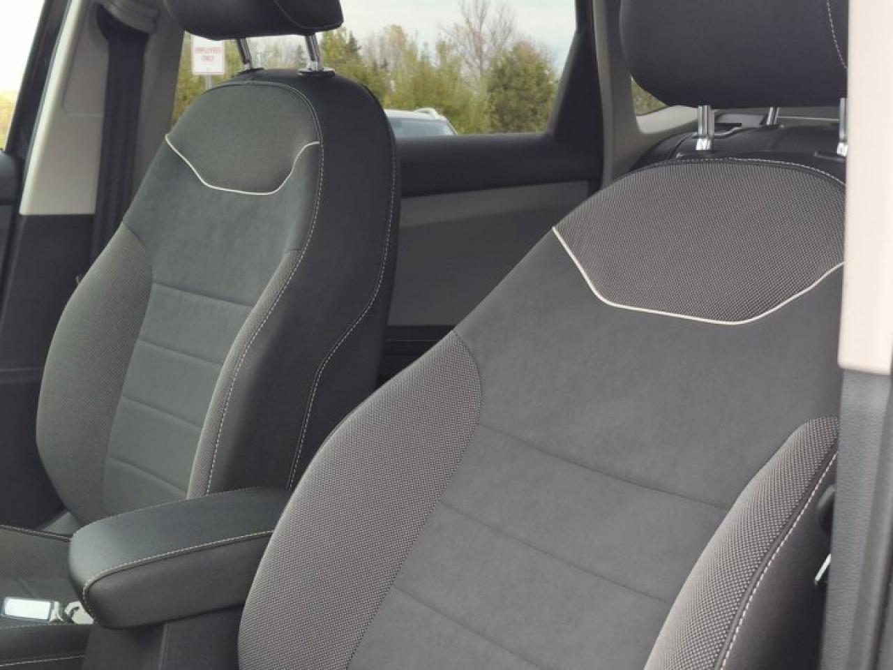 2024 Volkswagen Taos Comfortline | Panoramic Sunroof | Adaptive Cruise | Heated Wheel + Seats | CarPlay + Android | Powe Photo