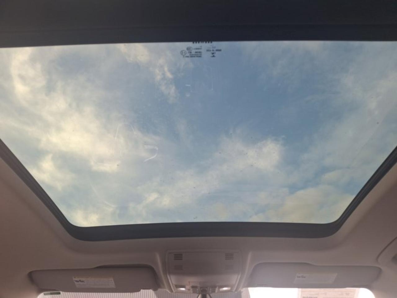 2022 Volkswagen Taos Comfortline AWD | Panoramic Sunroof | Cruise | Leatherette | New Tires | New Brakes | Photo