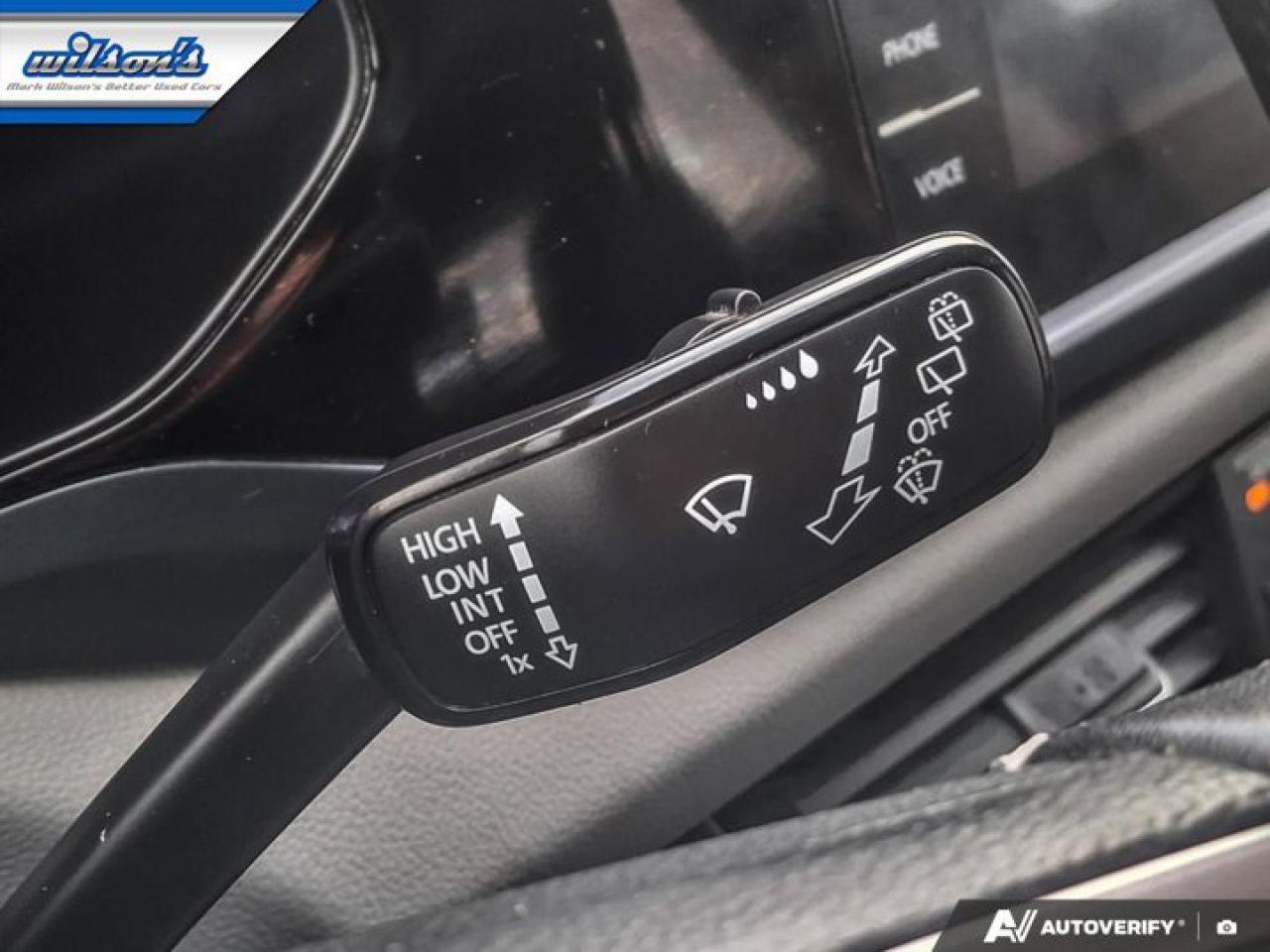 2022 Volkswagen Taos Comfortline AWD | Panoramic Sunroof | Cruise | Leatherette | New Tires | New Brakes | Photo