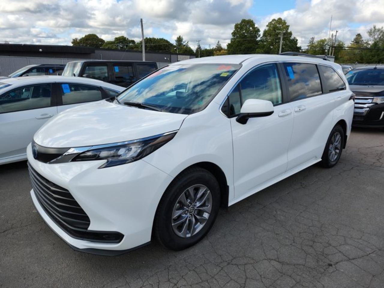 Used 2024 Toyota Sienna LE AWD | Hybrid | Power Sliding Doors + Hatch | Heated Seats | Power Seat | Radar Cruise and More ! for sale in Guelph, ON