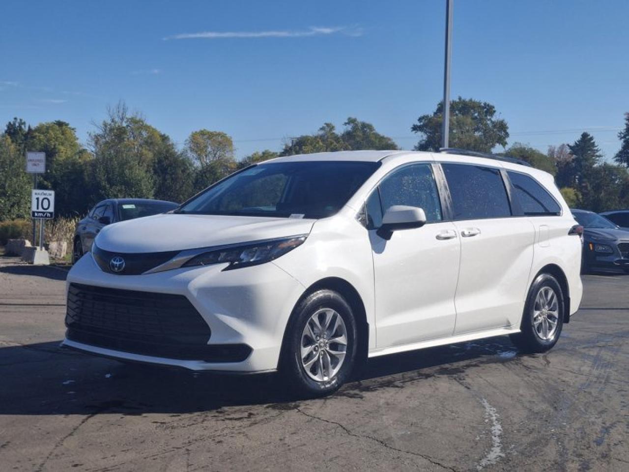 Used 2024 Toyota Sienna LE AWD | Hybrid | Power Sliding Doors | Heated Seats | Power Seat | Radar Cruise and More ! for sale in Guelph, ON