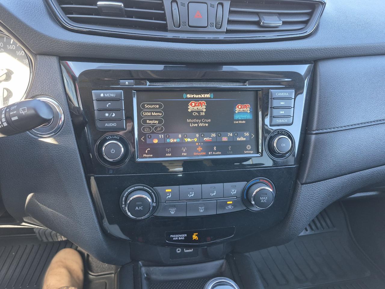 2020 Nissan Rogue SV Photo24