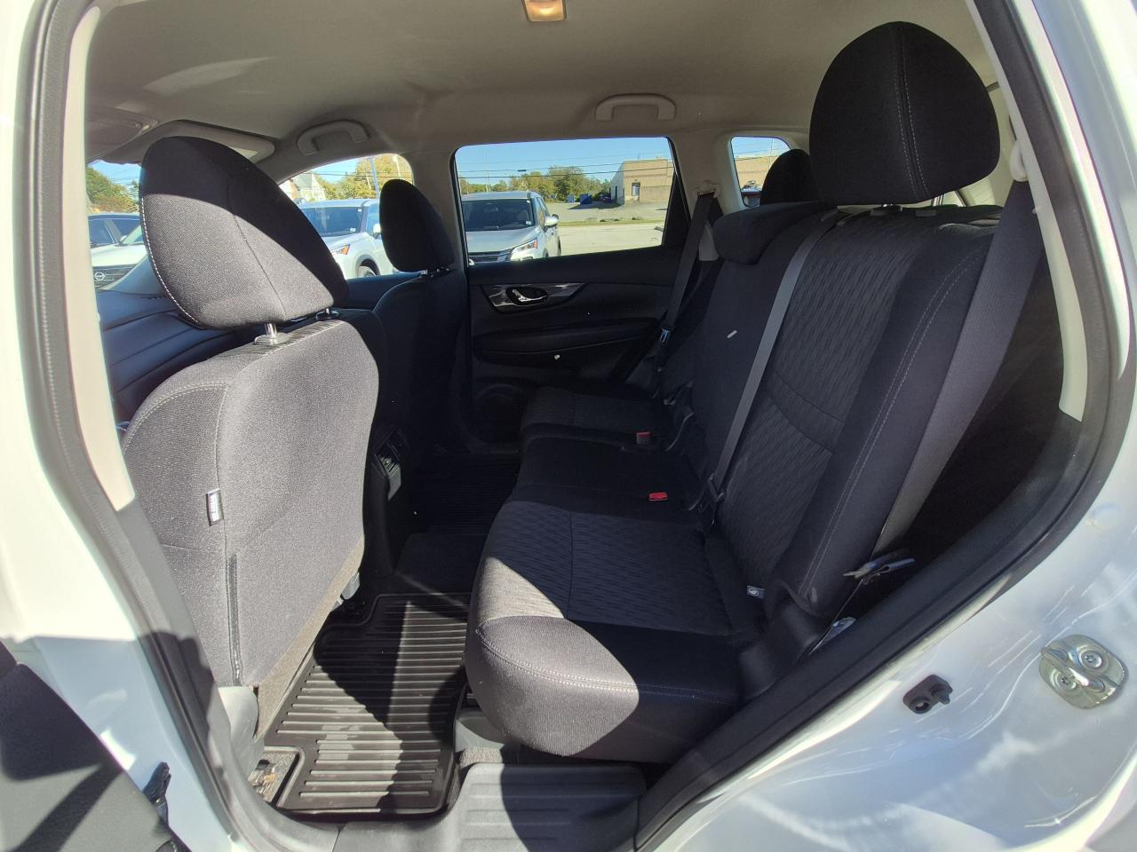2020 Nissan Rogue SV Photo26