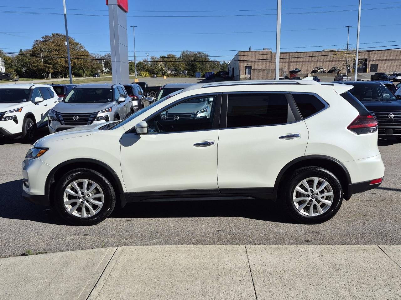 2020 Nissan Rogue SV Photo18