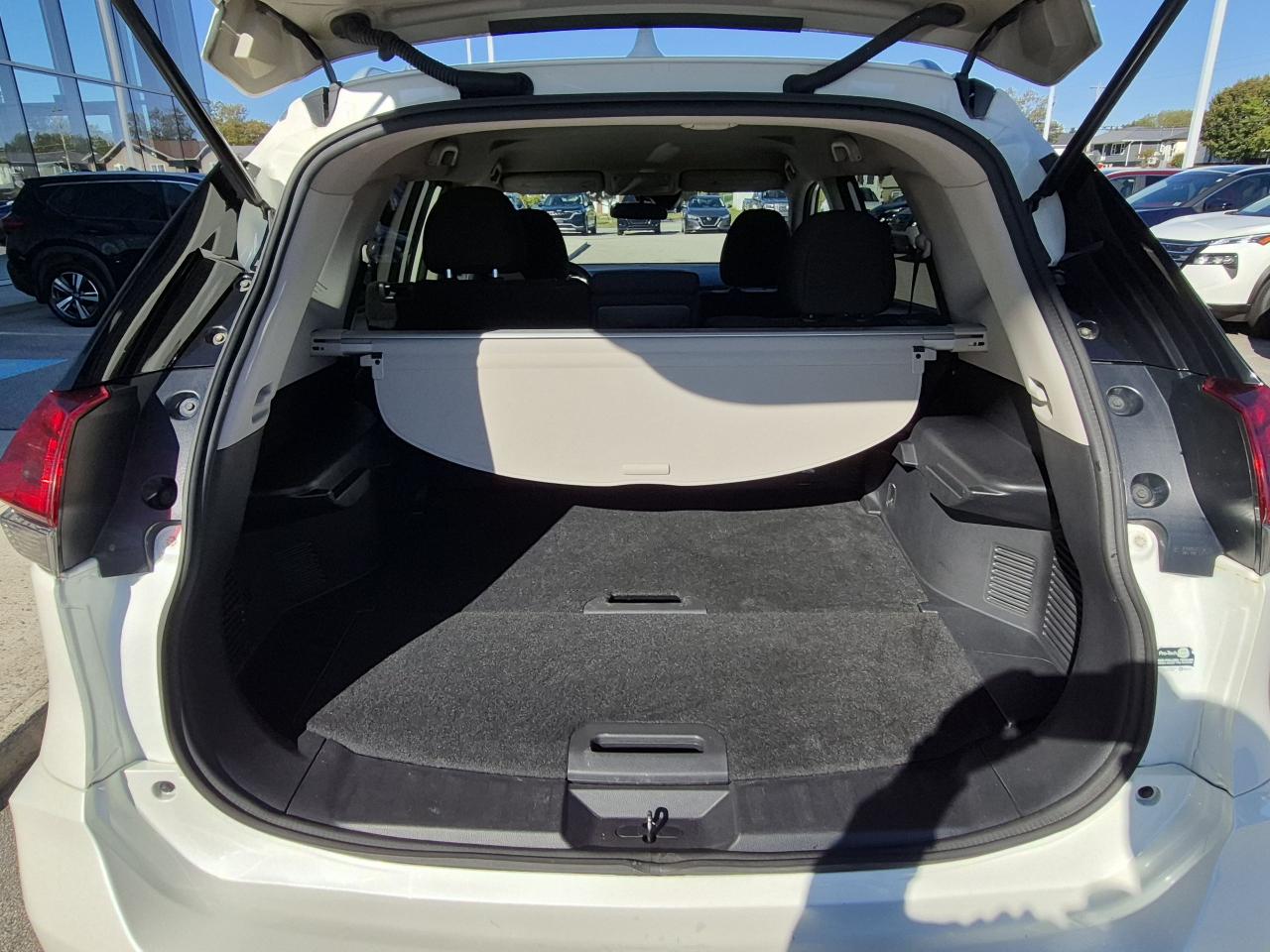 2020 Nissan Rogue SV Photo28