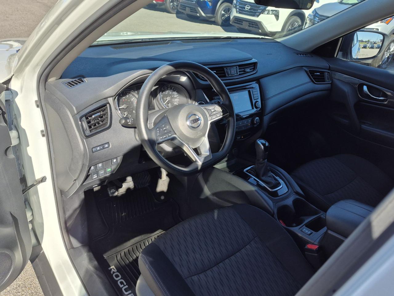 2020 Nissan Rogue SV Photo21
