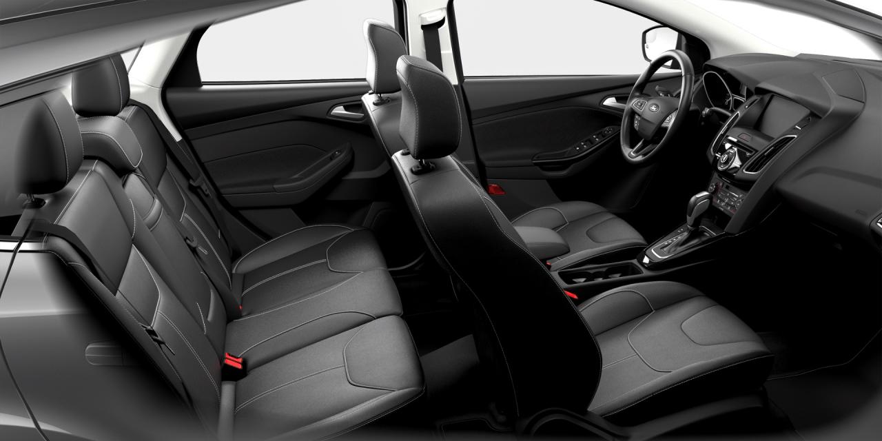 2016 Ford Focus HATCH  TITANIUM Photo5