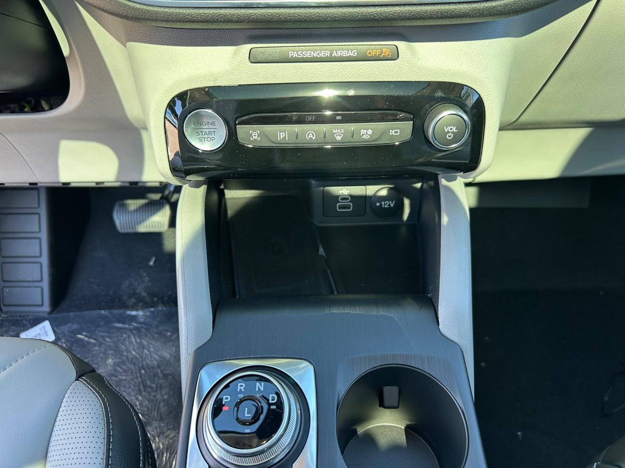 2026 Ford Escape Platinum AWD Photo