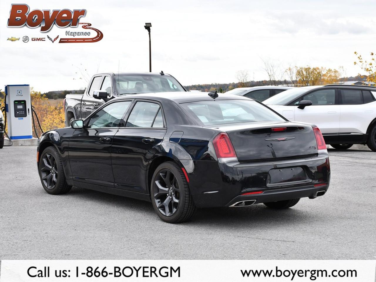 2021 Chrysler 300 300S RWD Photo3