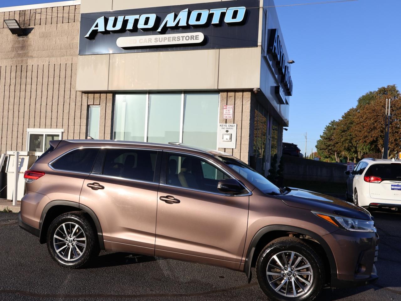 2017 Toyota Highlander XLE AWD CERTIFIED *1 OWNER*ACCIDENT FREE**7 SEATS* CAMERA NAV BLUETOOTH LEATHER HEATED SEATS SUNROOF CRUISE ALLOYS