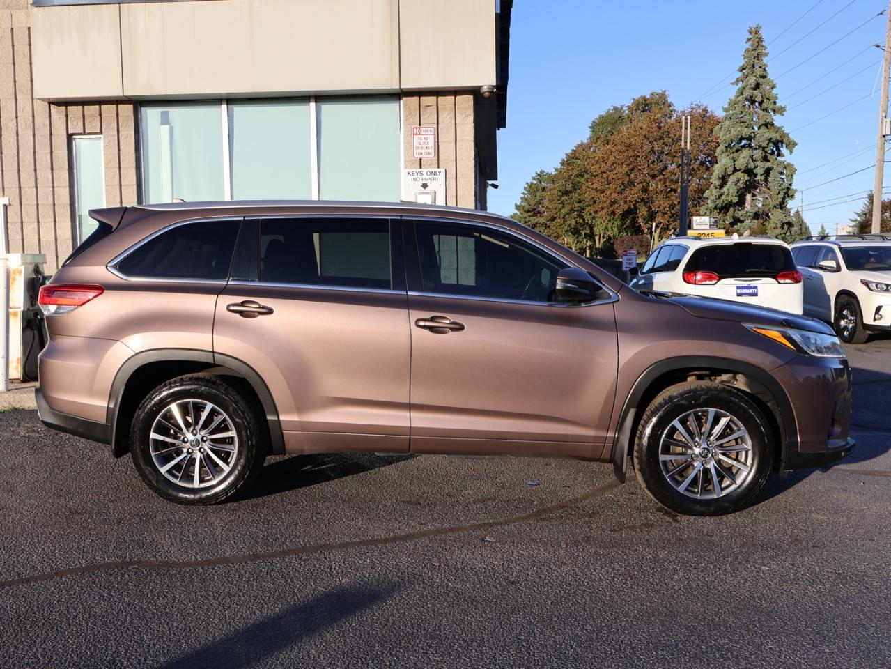 2017 Toyota Highlander XLE AWD CERTIFIED *1 OWNER*ACCIDENT FREE**7 SEATS* CAMERA NAV BLUETOOTH LEATHER HEATED SEATS SUNROOF CRUISE ALLOYS - Photo #7