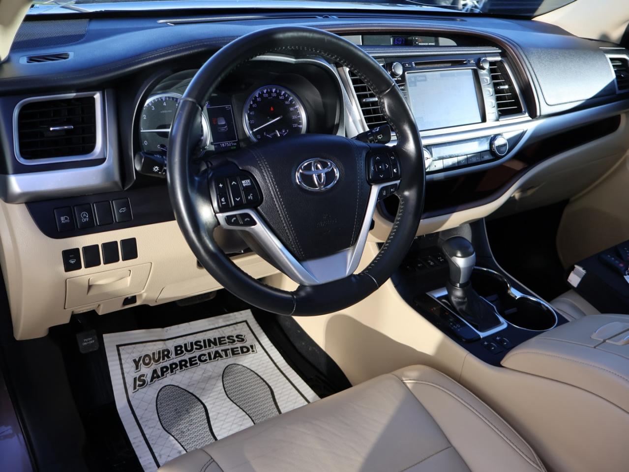 2017 Toyota Highlander XLE AWD CERTIFIED *1 OWNER*ACCIDENT FREE**7 SEATS* CAMERA NAV BLUETOOTH LEATHER HEATED SEATS SUNROOF CRUISE ALLOYS - Photo #9