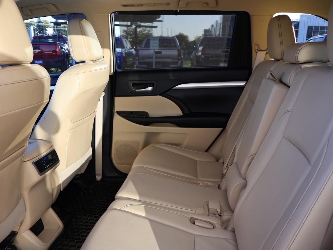 2017 Toyota Highlander XLE AWD CERTIFIED *1 OWNER*ACCIDENT FREE**7 SEATS* CAMERA NAV BLUETOOTH LEATHER HEATED SEATS SUNROOF CRUISE ALLOYS - Photo #16