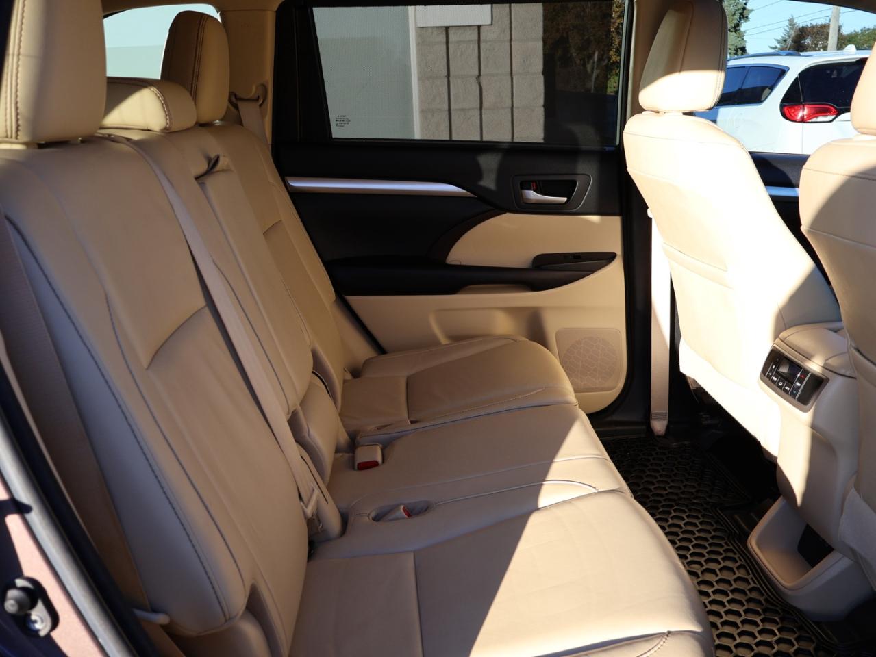 2017 Toyota Highlander XLE AWD CERTIFIED *1 OWNER*ACCIDENT FREE**7 SEATS* CAMERA NAV BLUETOOTH LEATHER HEATED SEATS SUNROOF CRUISE ALLOYS - Photo #19