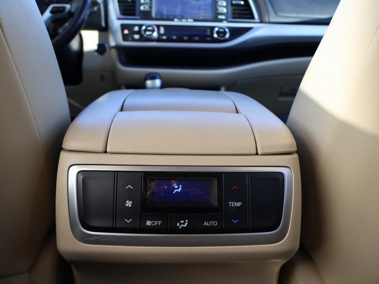 2017 Toyota Highlander XLE AWD CERTIFIED *1 OWNER*ACCIDENT FREE**7 SEATS* CAMERA NAV BLUETOOTH LEATHER HEATED SEATS SUNROOF CRUISE ALLOYS - Photo #38