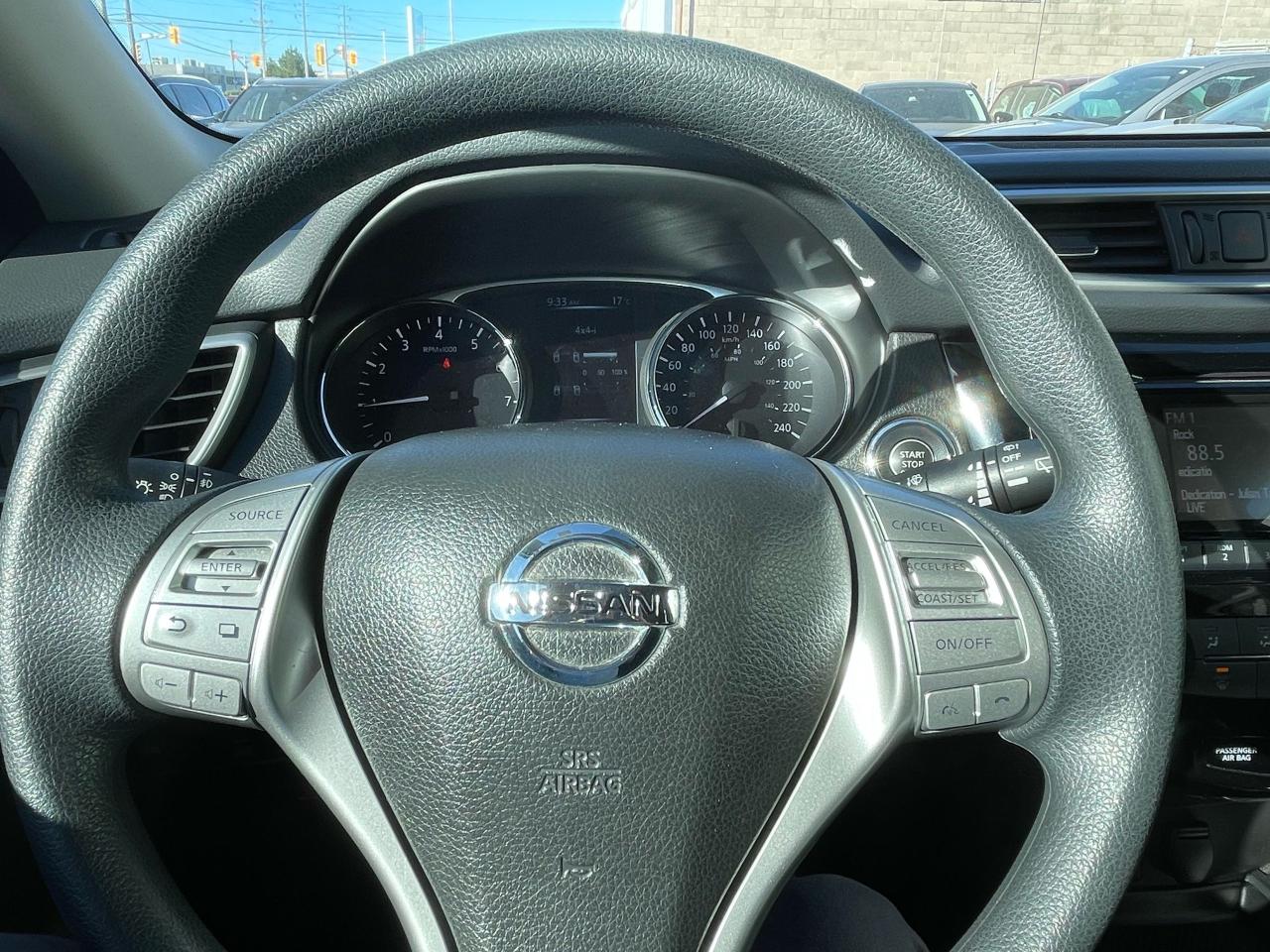2015 Nissan Rogue SV - Photo #9