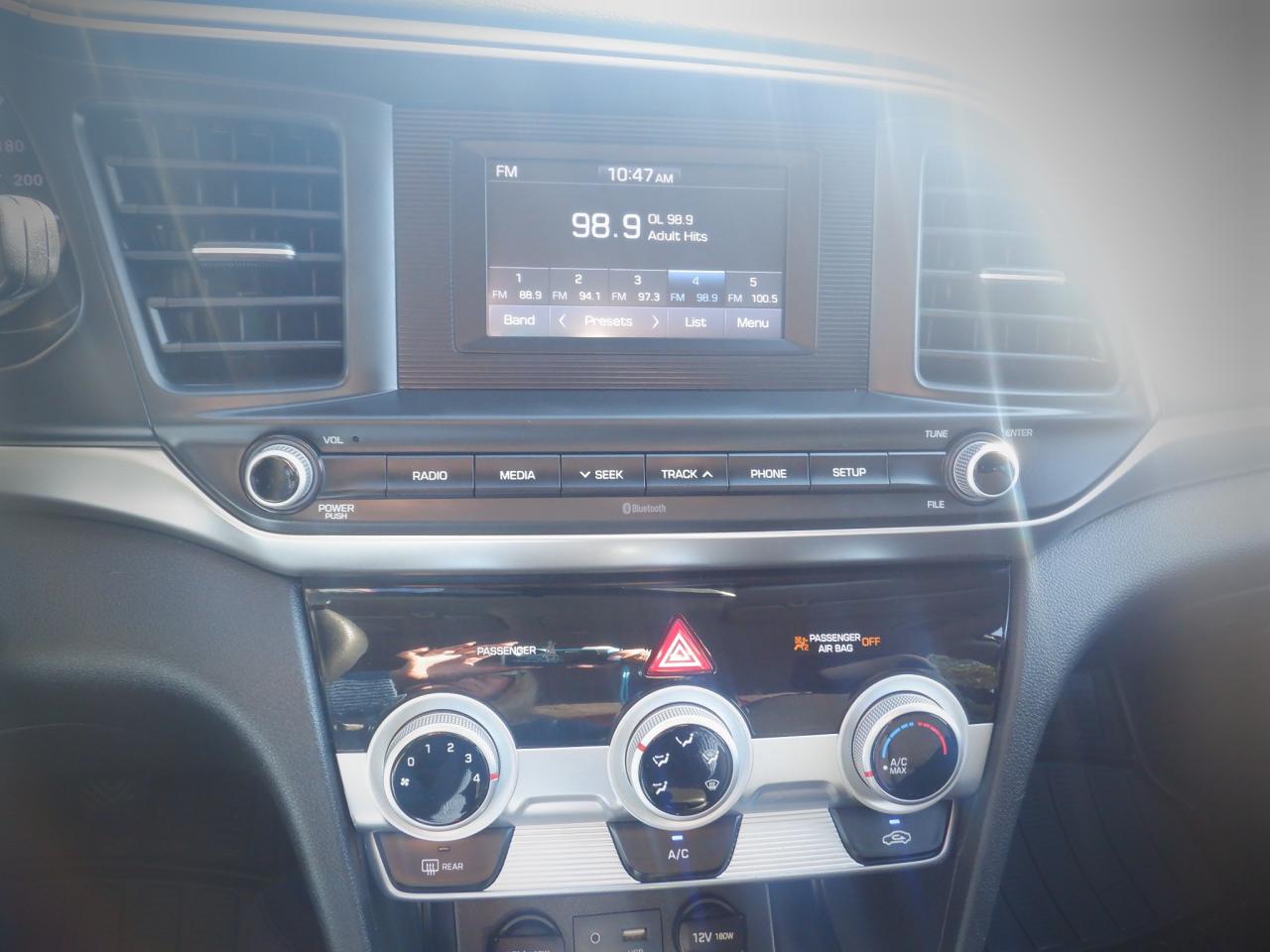2020 Hyundai Elantra Essential - Photo #5