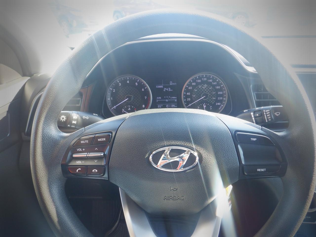 2020 Hyundai Elantra Essential - Photo #4