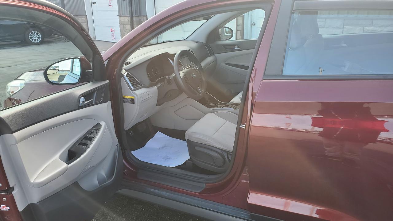 2016 Hyundai Tucson 2.0L-HEATED SEATS-BACK UP CAMERA-BLUETOOTH Photo