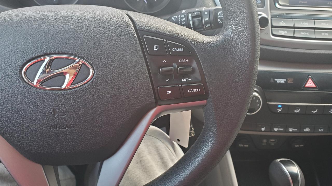 2016 Hyundai Tucson 2.0L-HEATED SEATS-BACK UP CAMERA-BLUETOOTH Photo