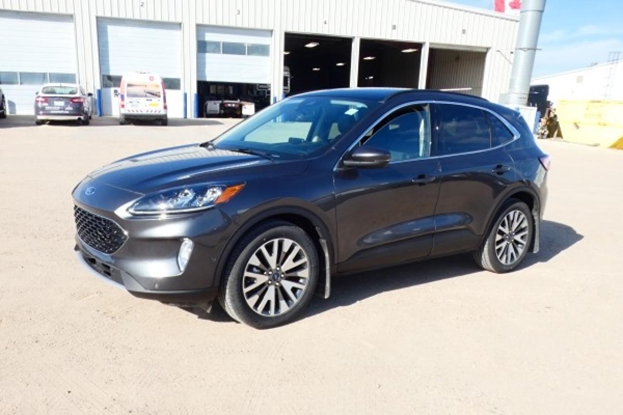 2020 Ford Escape Titanium Hybrid AWD w/Htd L, pano S/R, NAV, BUC - Photo #2