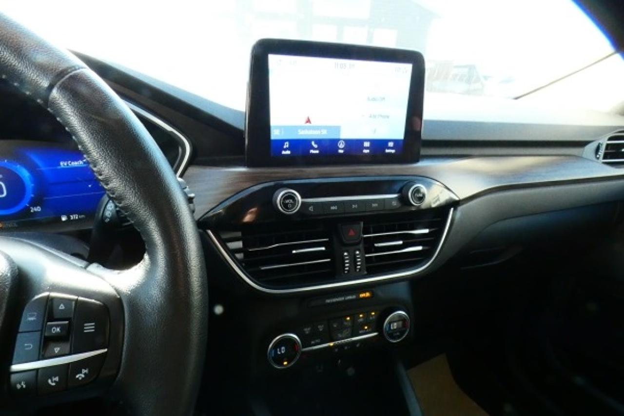 2020 Ford Escape Titanium Hybrid AWD w/Htd L, pano S/R, NAV, BUC - Photo #16