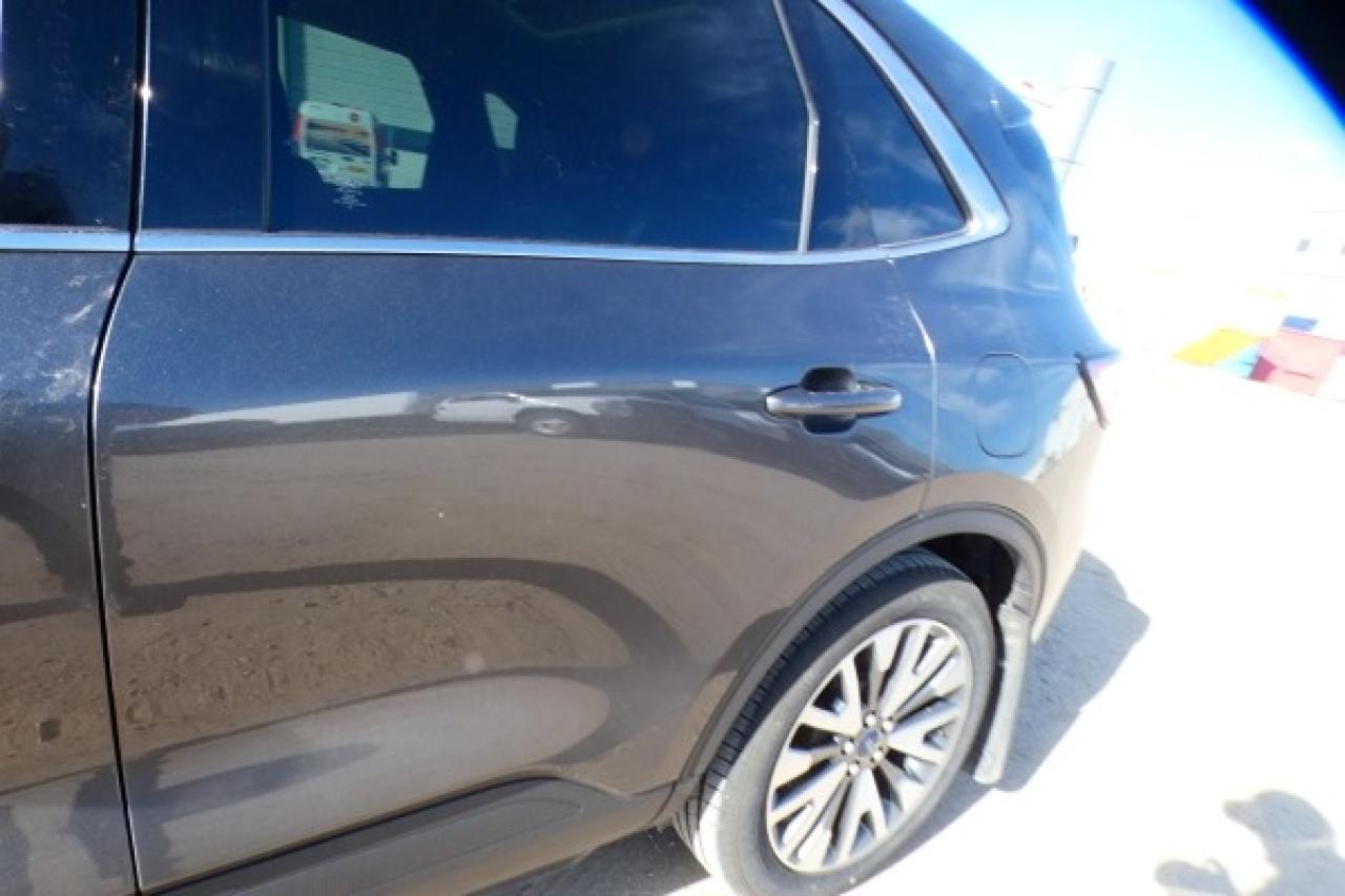 2020 Ford Escape Titanium Hybrid AWD w/Htd L, pano S/R, NAV, BUC - Photo #25
