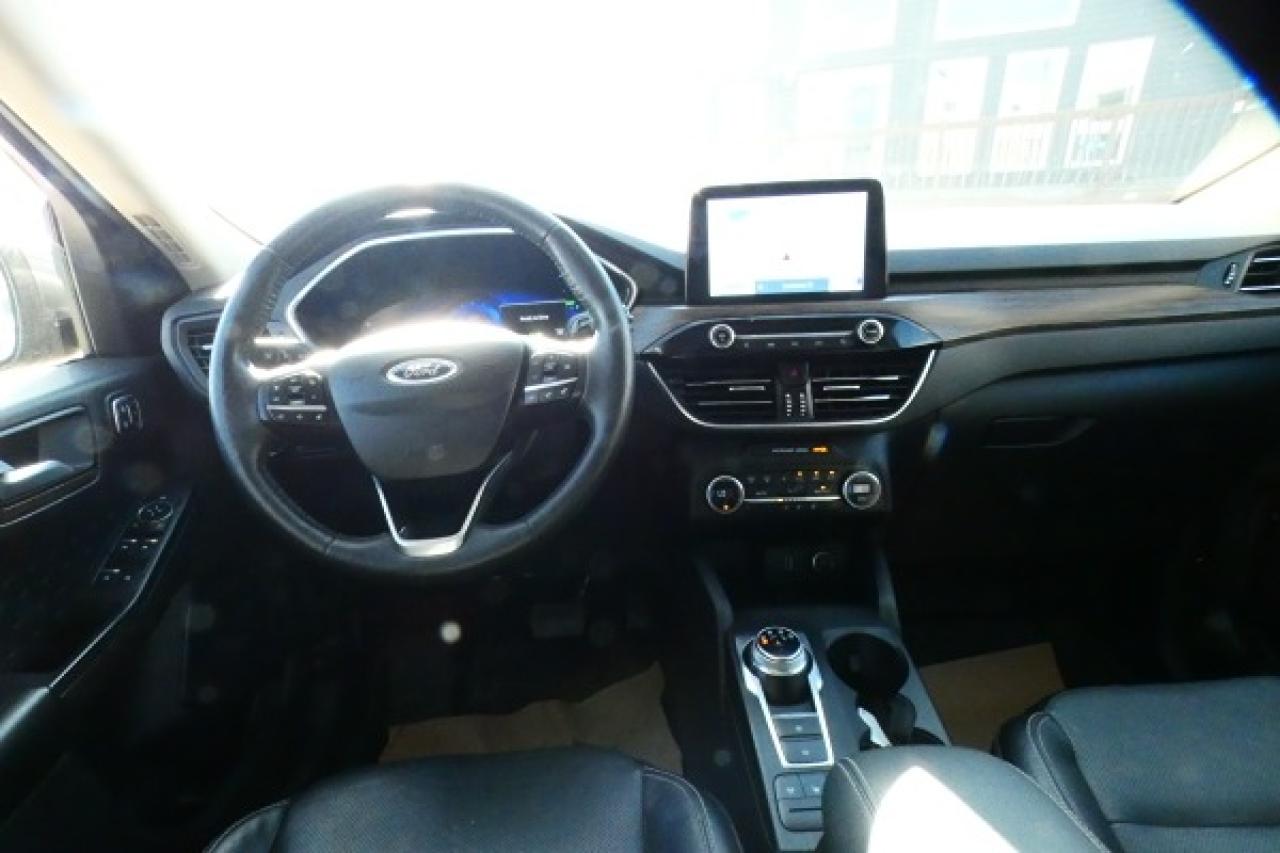 2020 Ford Escape Titanium Hybrid AWD w/Htd L, pano S/R, NAV, BUC - Photo #12