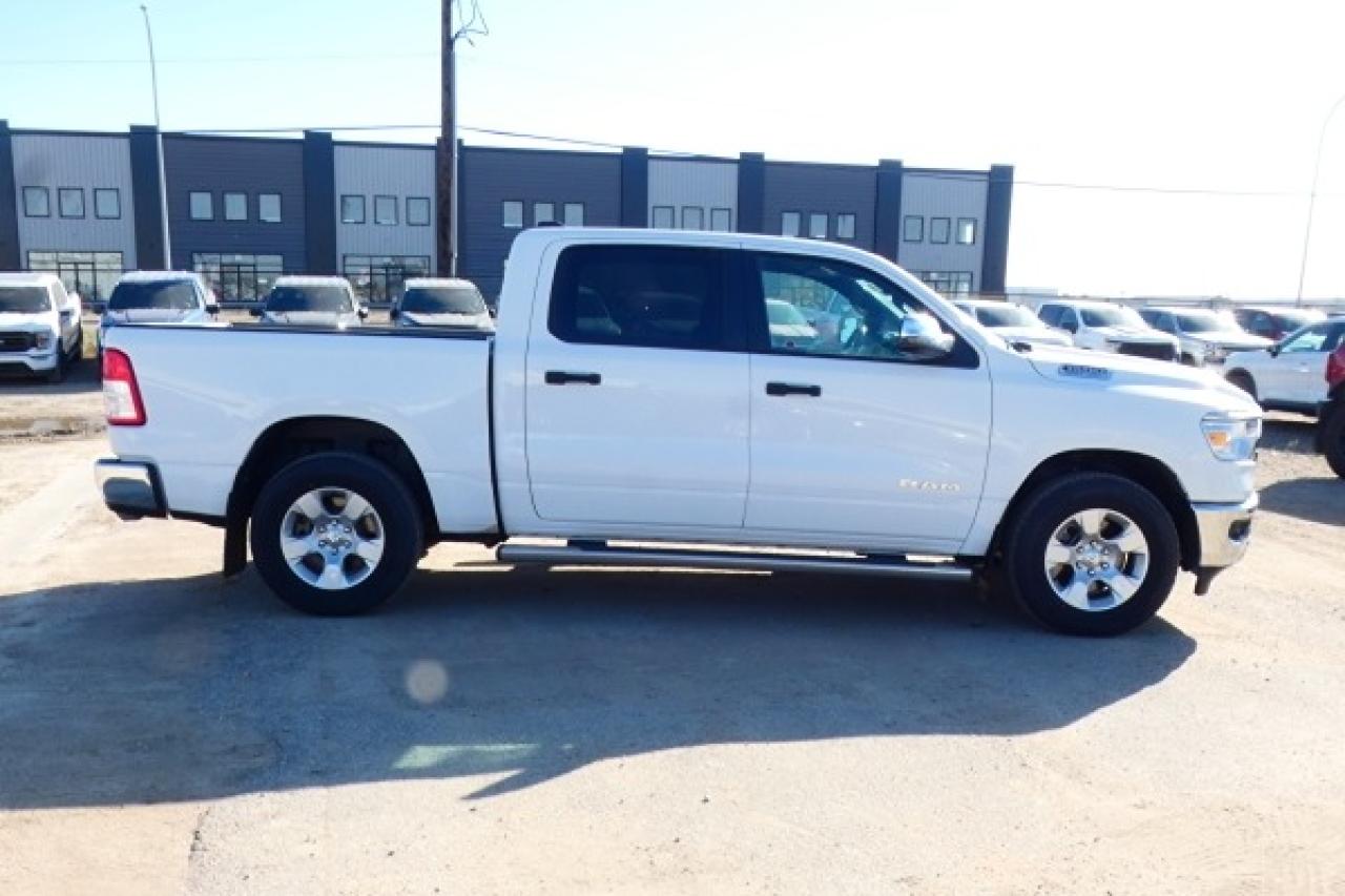 2023 Dodge Ram 1500 Big Horn e-torque Crew Cab w/Htd cloth, NAV, BUC - Photo #5